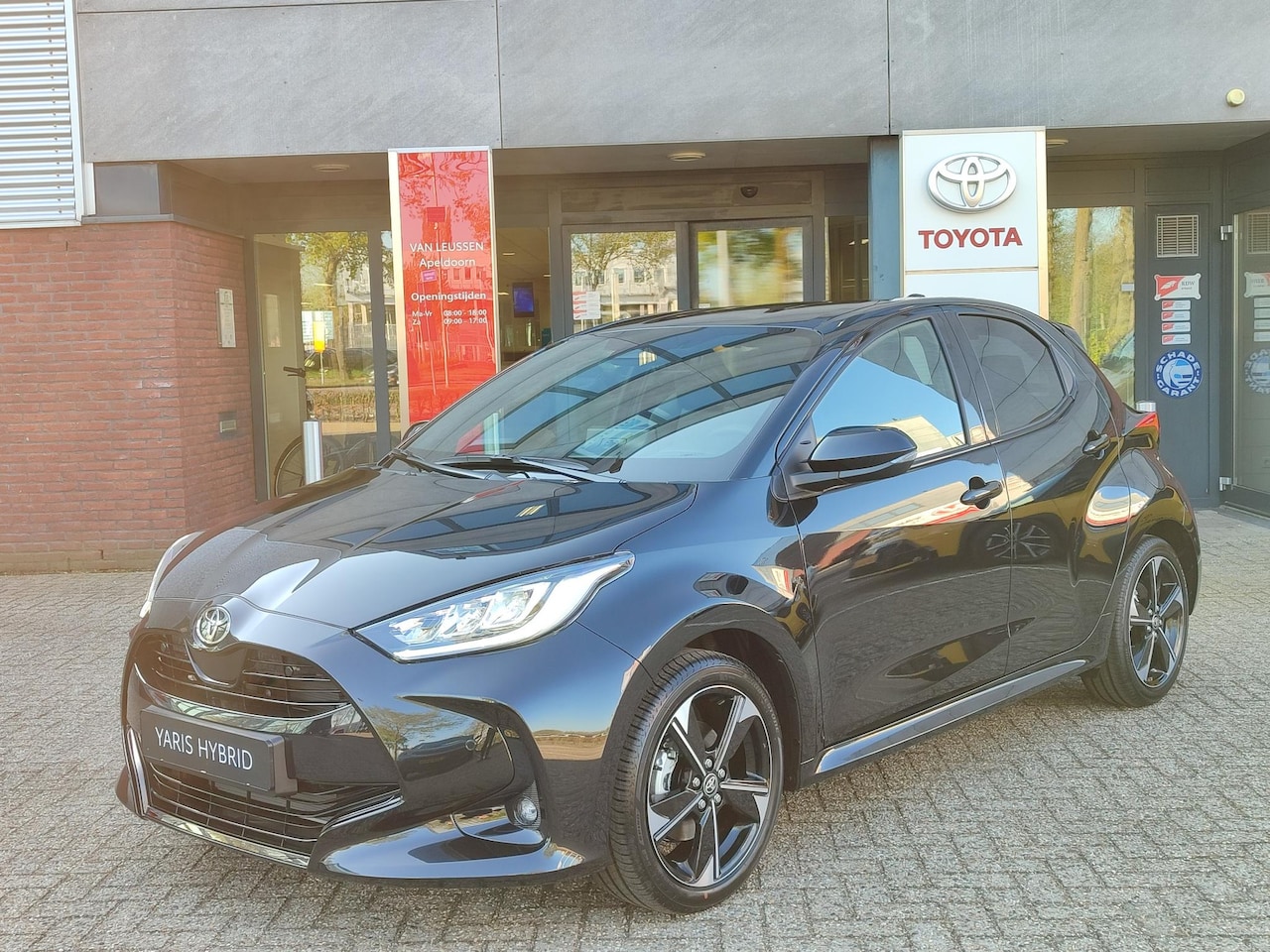 Toyota Yaris - 1.5 Hybrid 130 EXECUTIVE NIEUW DIRECT LEVERBAAR! STOEL/STUURVERW 17'' LM-VELGEN PARK-SENSO - AutoWereld.nl