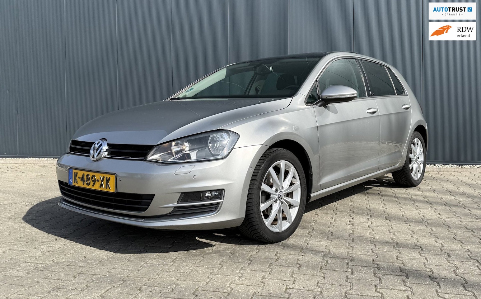 Volkswagen Golf - 1.2 TSI Connected Series Airco Pano Cruise - AutoWereld.nl