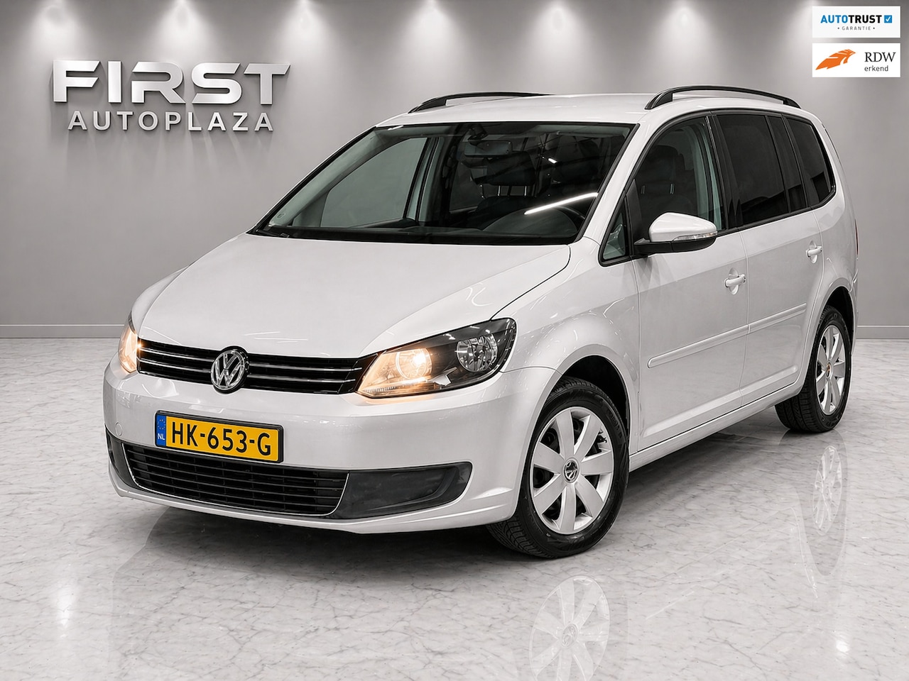 Volkswagen Touran - 1.4 TSI Comfortline 7-PERSOONS AUTOMAAT AIRCO/PDC/CRUISE | NETTE AUTO ! - AutoWereld.nl