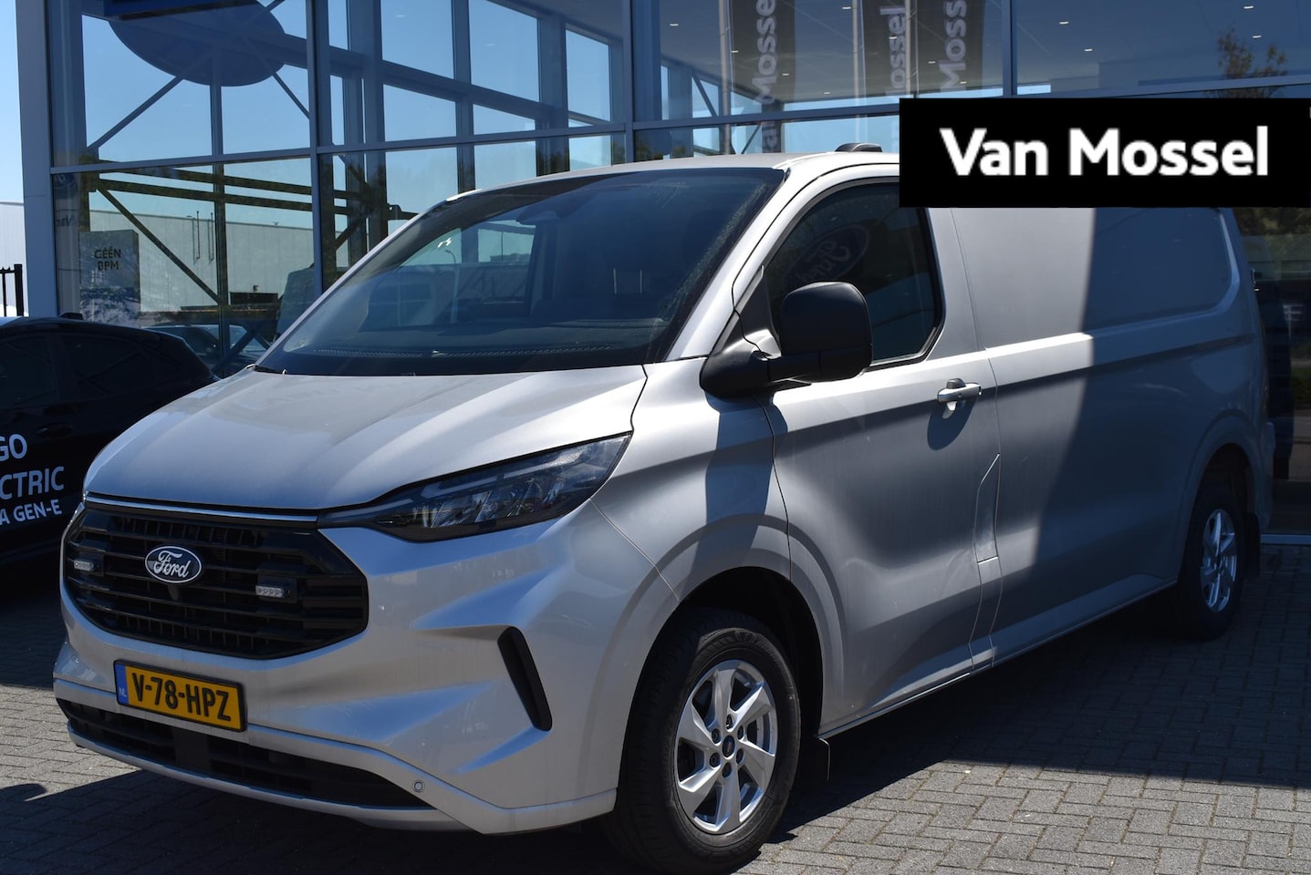 Ford Transit Custom - 300 2.0 TDCI L2H1 Limited | Oud Demo| Incl. Zwaailicht | Trekhaak | Climate Control | Adap - AutoWereld.nl