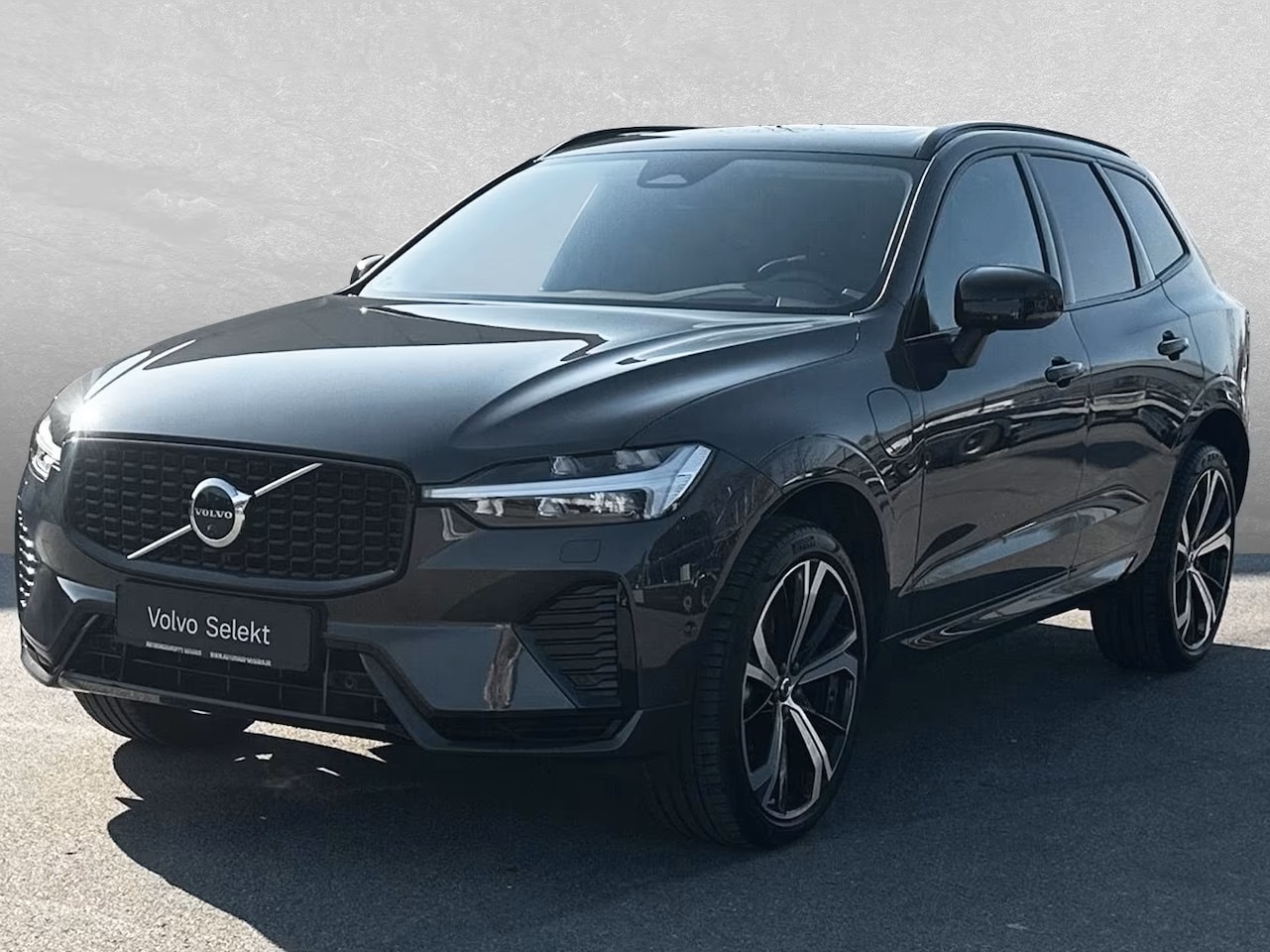 Volvo XC60 - 2.0 T8 Plug-in hybrid AWD Plus Dark (335kW/455PK) LUCHTV, PANO, ACC, HuD, 21-inch LMV ** E - AutoWereld.nl