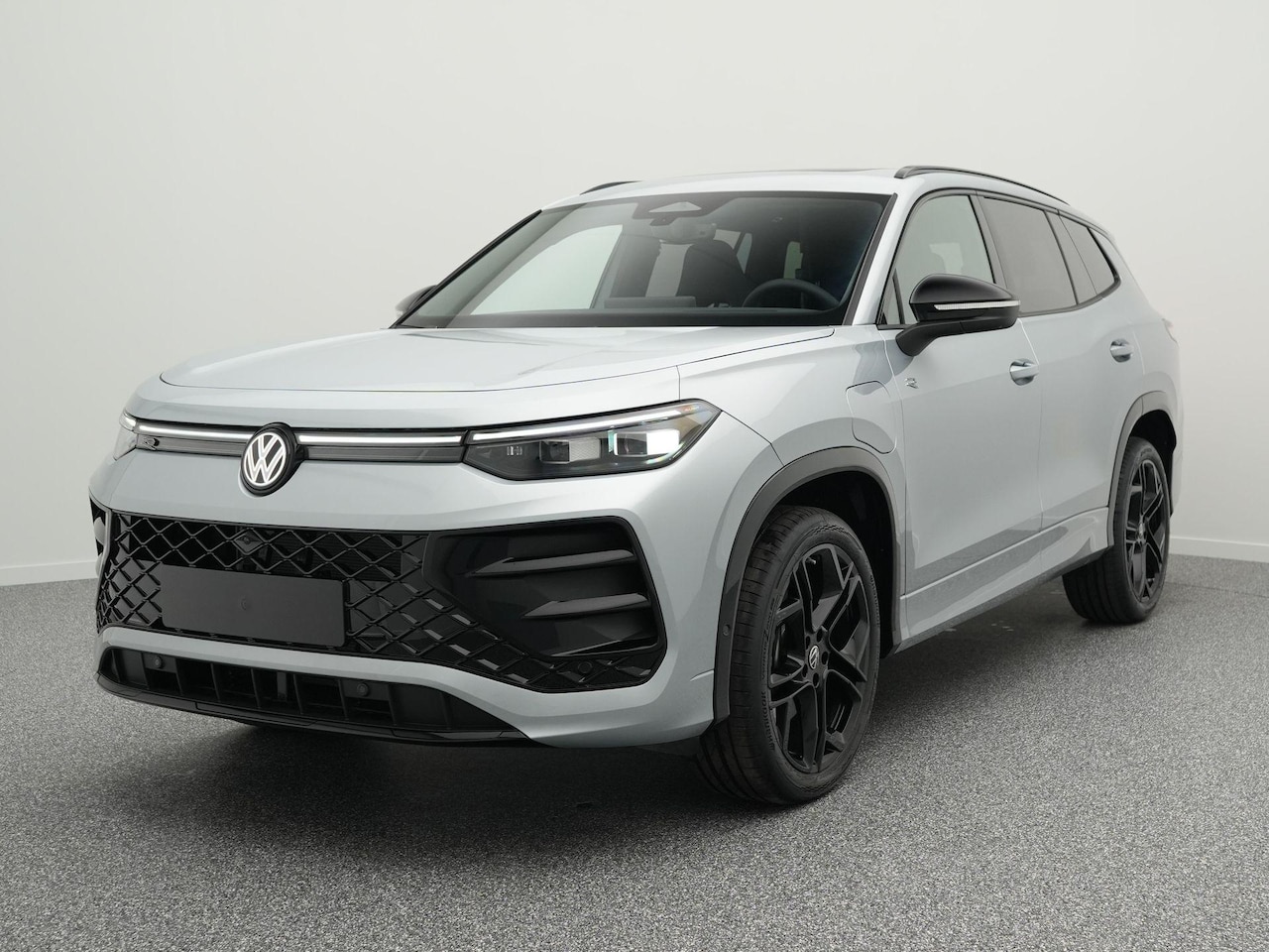 Volkswagen Tayron - R-Line Edition 1.5 eHybrid 272 PK | Trekhaak | 360 Camera | Panorama | Head Up | Black Sty - AutoWereld.nl