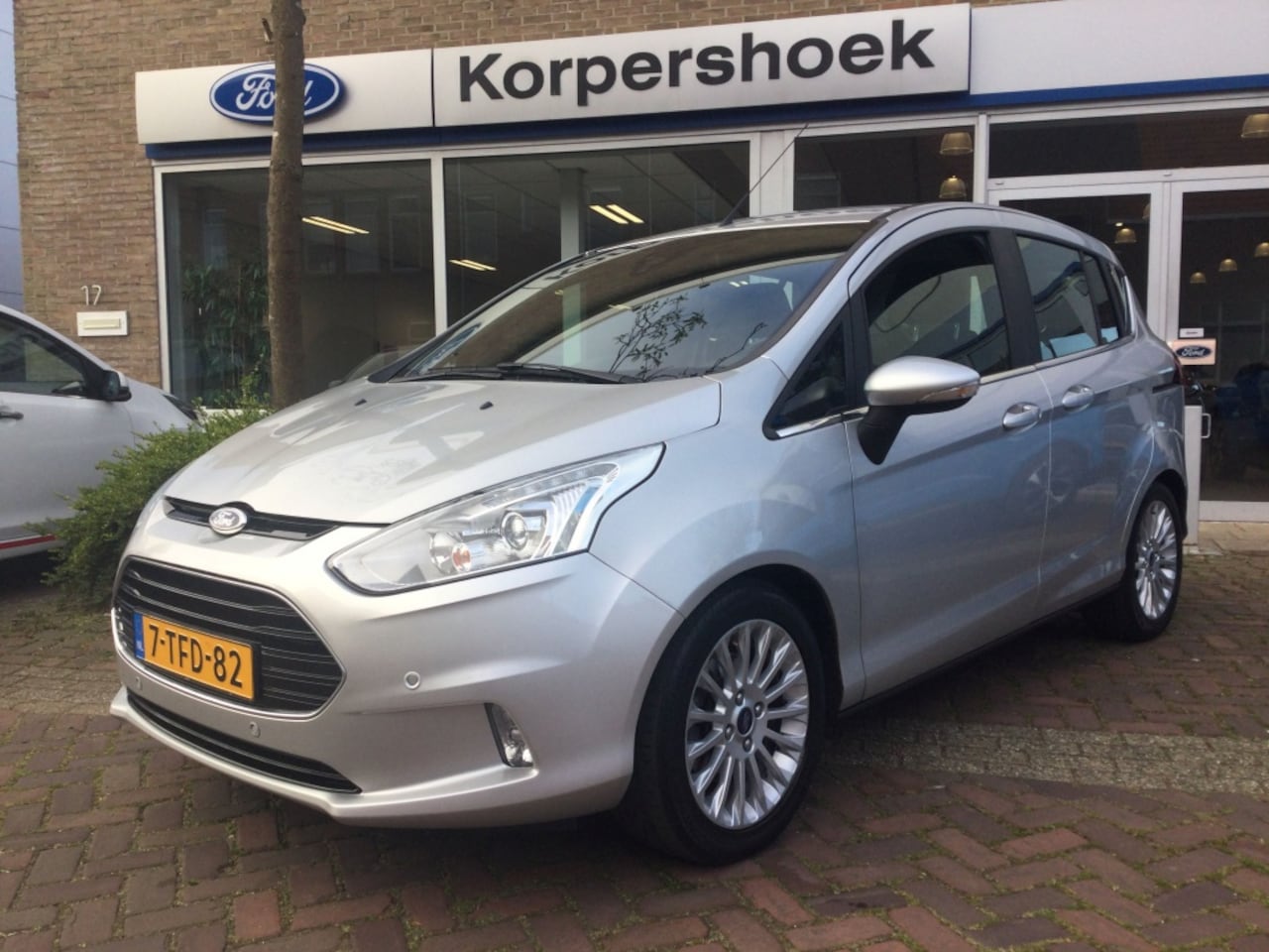 Ford B-Max - 1.0 EcoB. 100 pk Titanium | Trekhaak | Distributieriem vernieuwd - AutoWereld.nl
