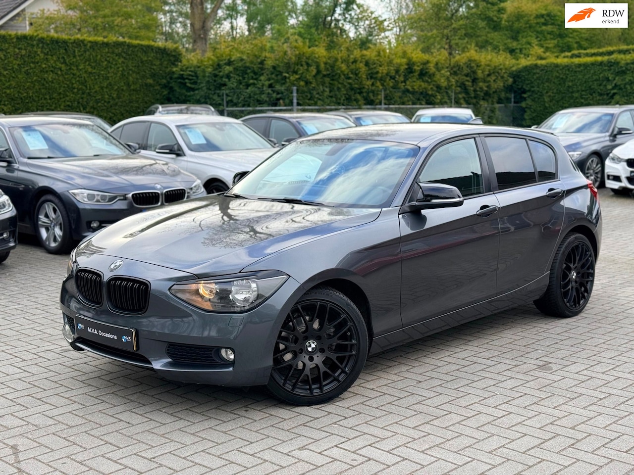 BMW 1-serie - 116i Business|Nieuwe Ketting + Klepseals|Carplay|Cruise control|Climate control|Trekhaak|1 - AutoWereld.nl