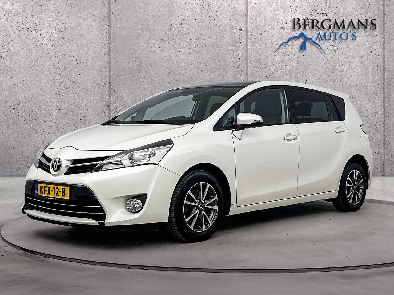 Toyota Verso - 1.8 VVT-i Aspiration // PARKEERCAMERA // PANORAMADAK // - AutoWereld.nl