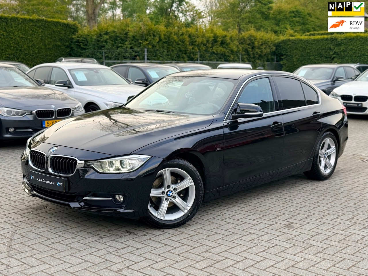 BMW 3-serie - 320i EfficientDynamics Edition Upgrade Edition Sport|Nieuwe Ketting + Klepseals|Leder|Navi - AutoWereld.nl