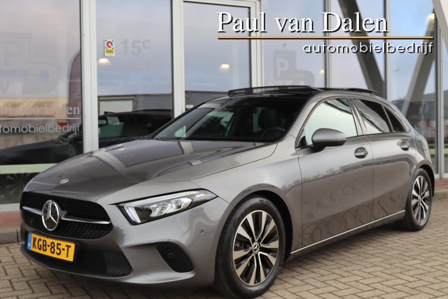 Mercedes-Benz A-klasse - A180 136PK AUTOMAAT LUXURY LINE Panodak | Groot Navi | Adapt.Cruise | Camera | Leer | Led - AutoWereld.nl