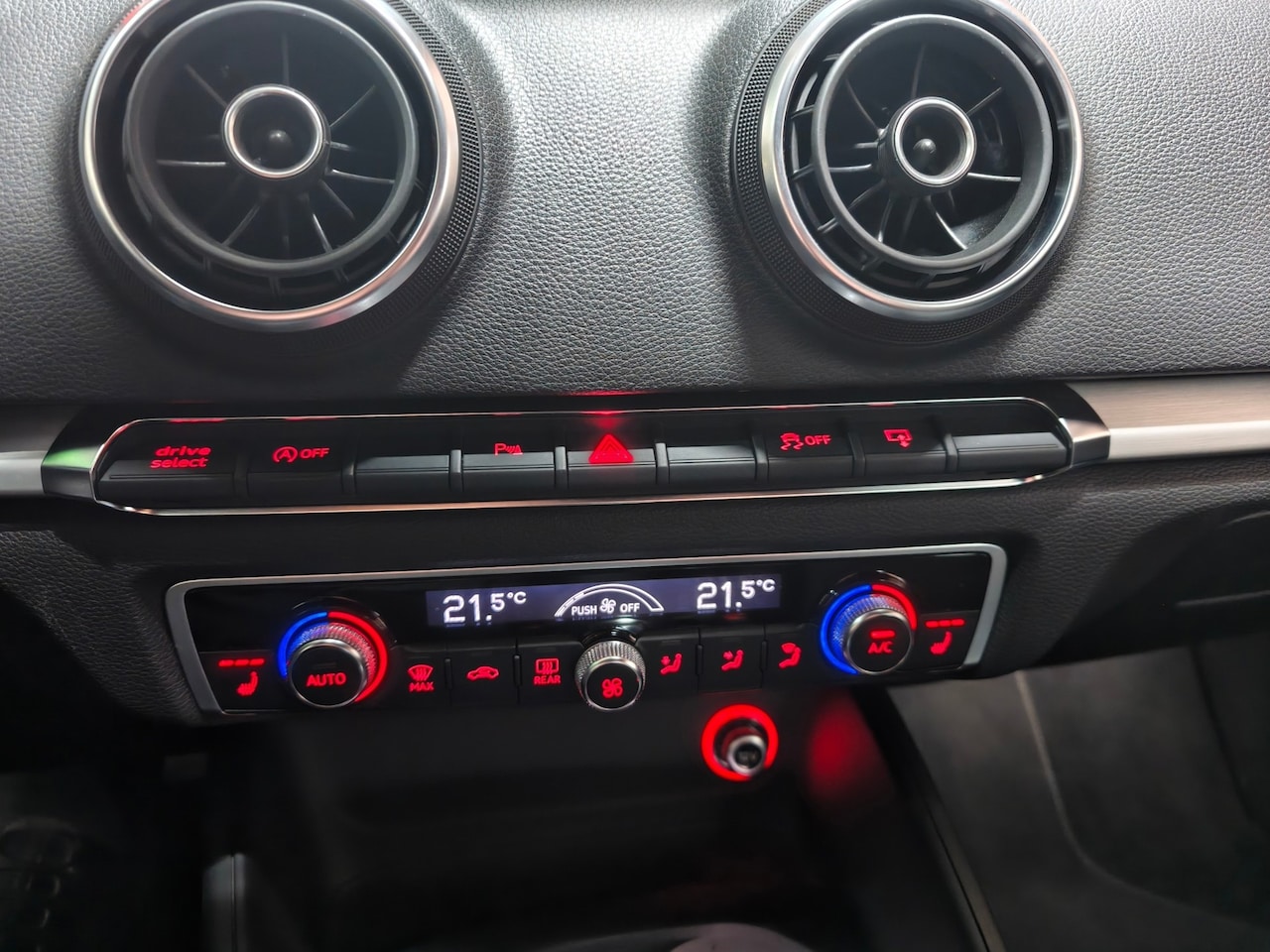 Audi A3 Sportback - 1.4 TFSI CoD S-Line, Trekhaak, Led, Clima, Cruise, PDC, Stoelverwarming, NW APK