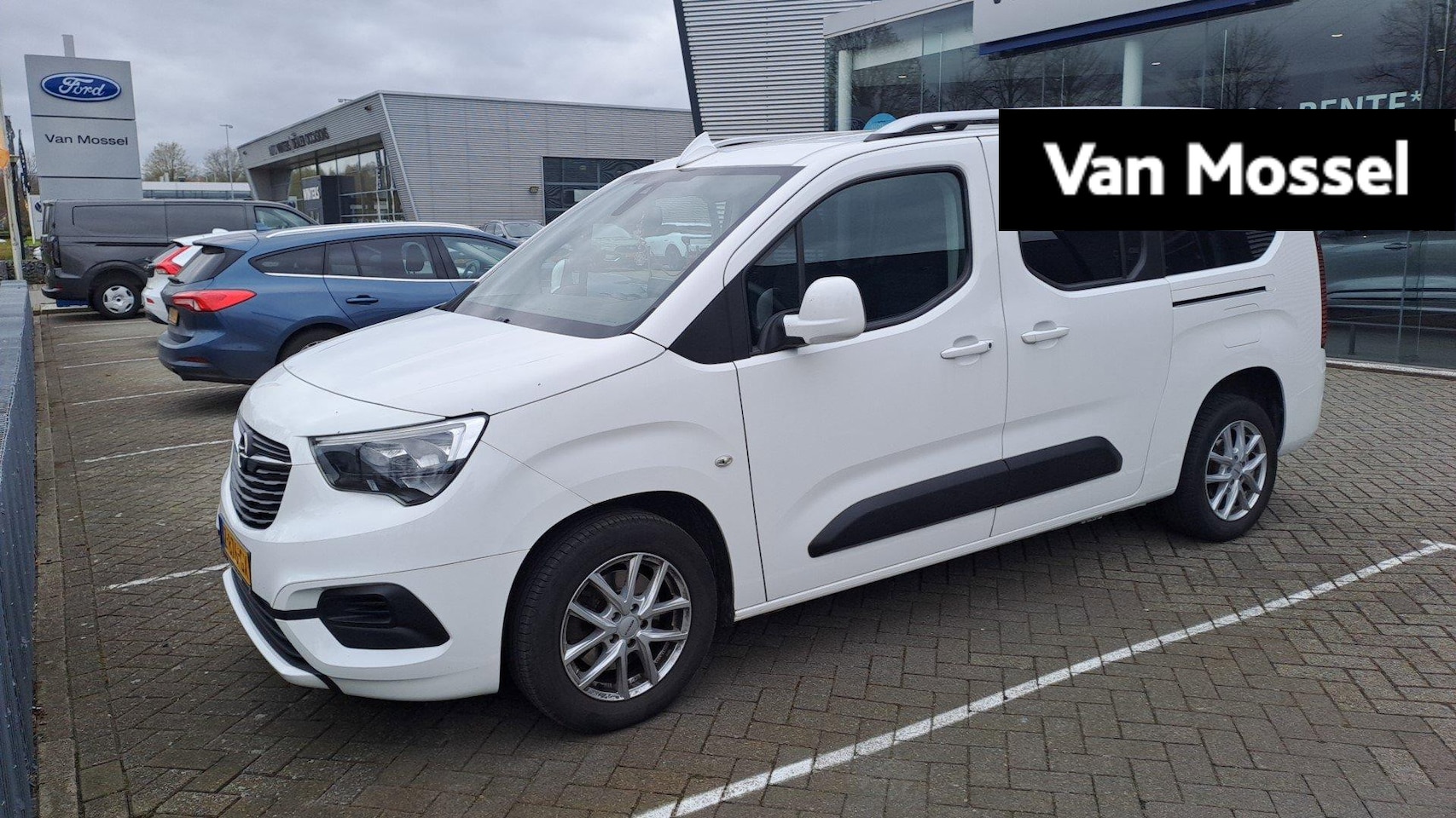 Opel Combo Tour - 1.2 Turbo L2H1 Edition 7p. 1.2 Turbo L2H1 Edition 7p. - AutoWereld.nl
