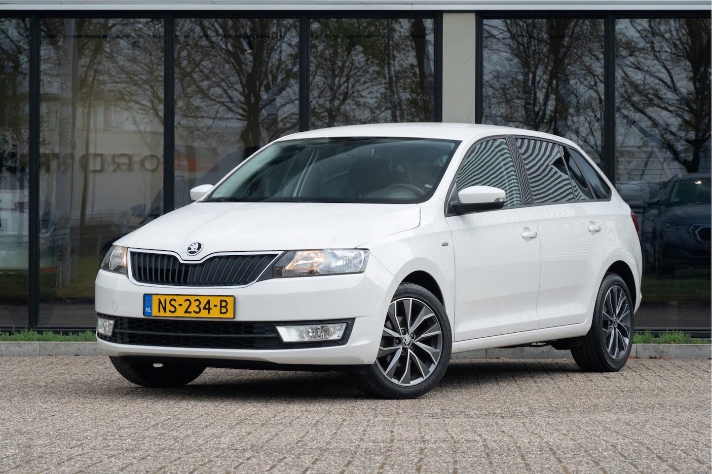 Skoda Rapid Spaceback - 1.2 TSI Greentech Drive | Navi | Stoelverw. | Clima | DAB - AutoWereld.nl