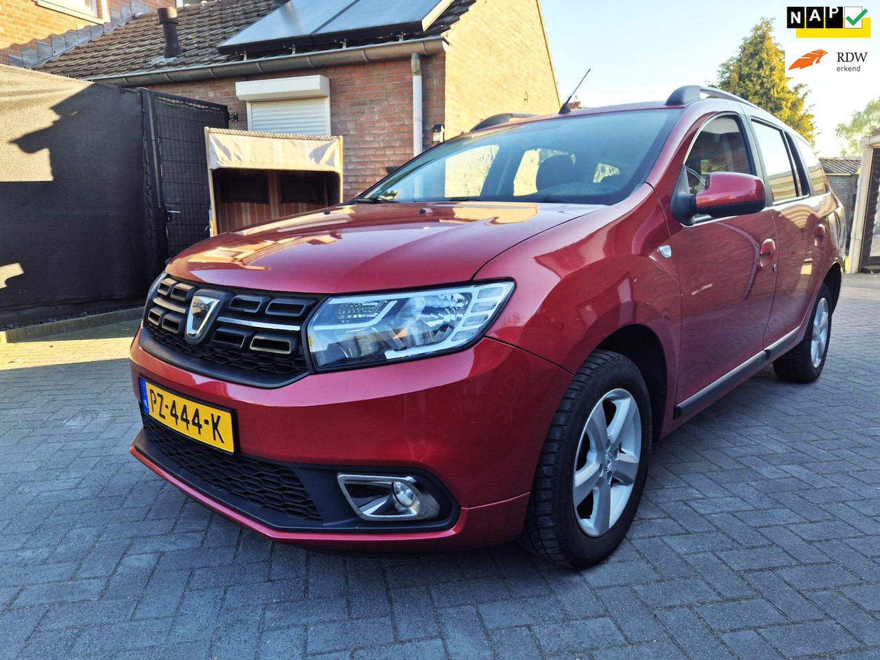 Dacia Logan MCV - 0.9 TCe Laureate LPG G3 Af fabriek Trekhaak Navigatie Cruise Airco - AutoWereld.nl