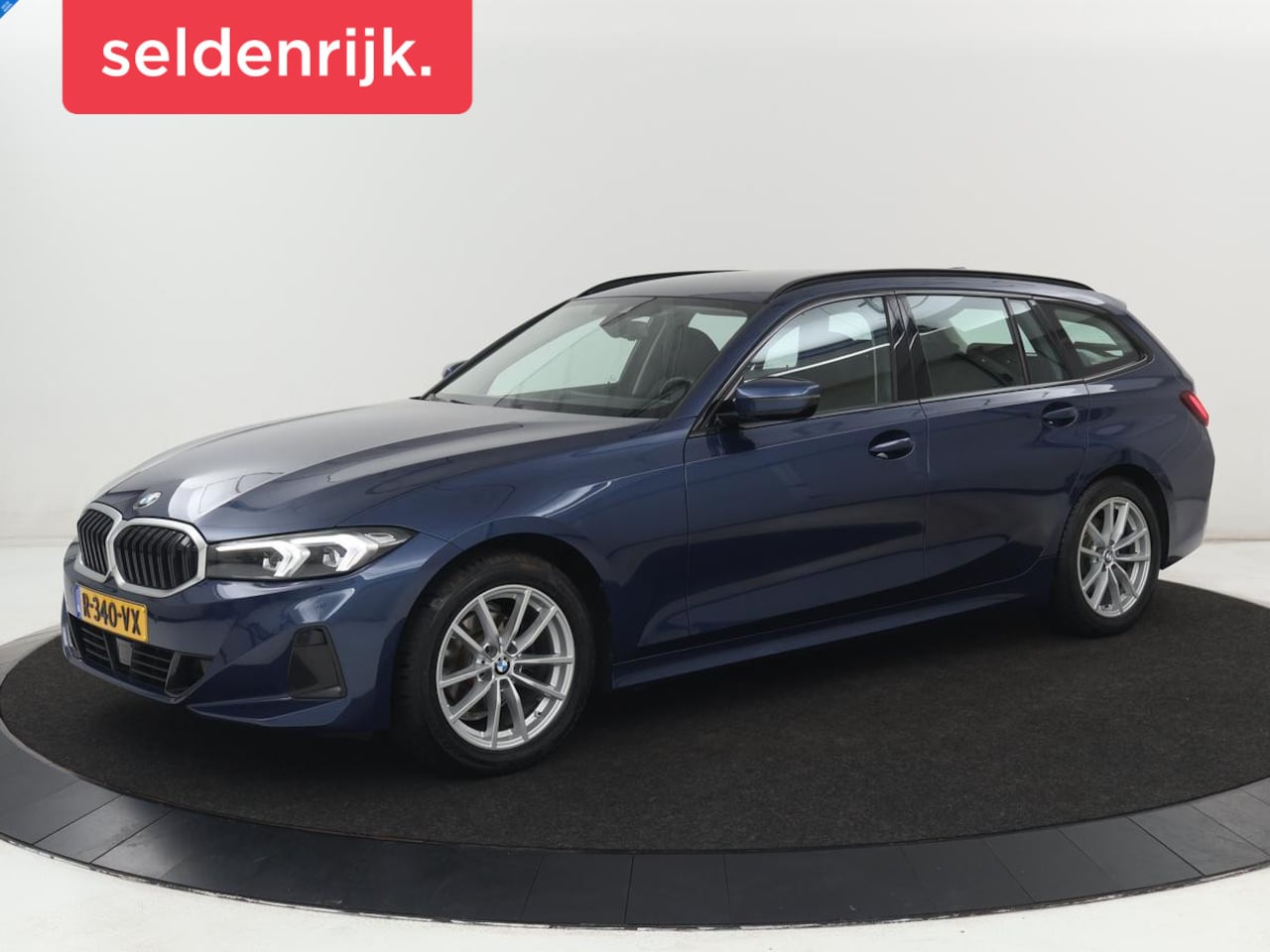 BMW 3-serie Touring - 318i | Leder | Adaptive cruise | Stoelverwarming | Memory | Live Cockpit | Sportstoelen | - AutoWereld.nl