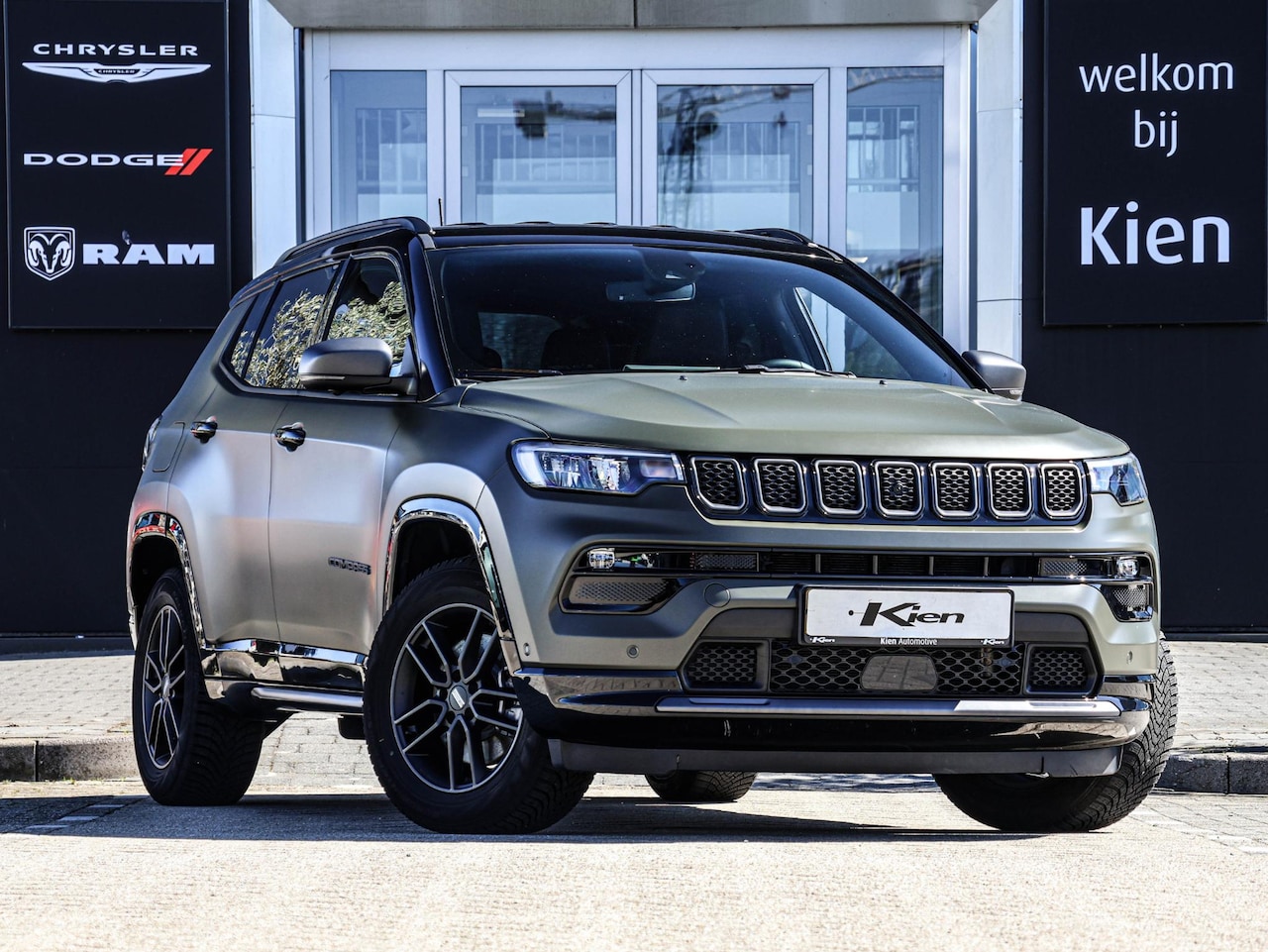 Jeep Compass - 4xe 240 Plug-in Hybrid Electric 80th Anniversary 4xe 240 Plug-in Hybrid Electric 80th Anniversary - AutoWereld.nl