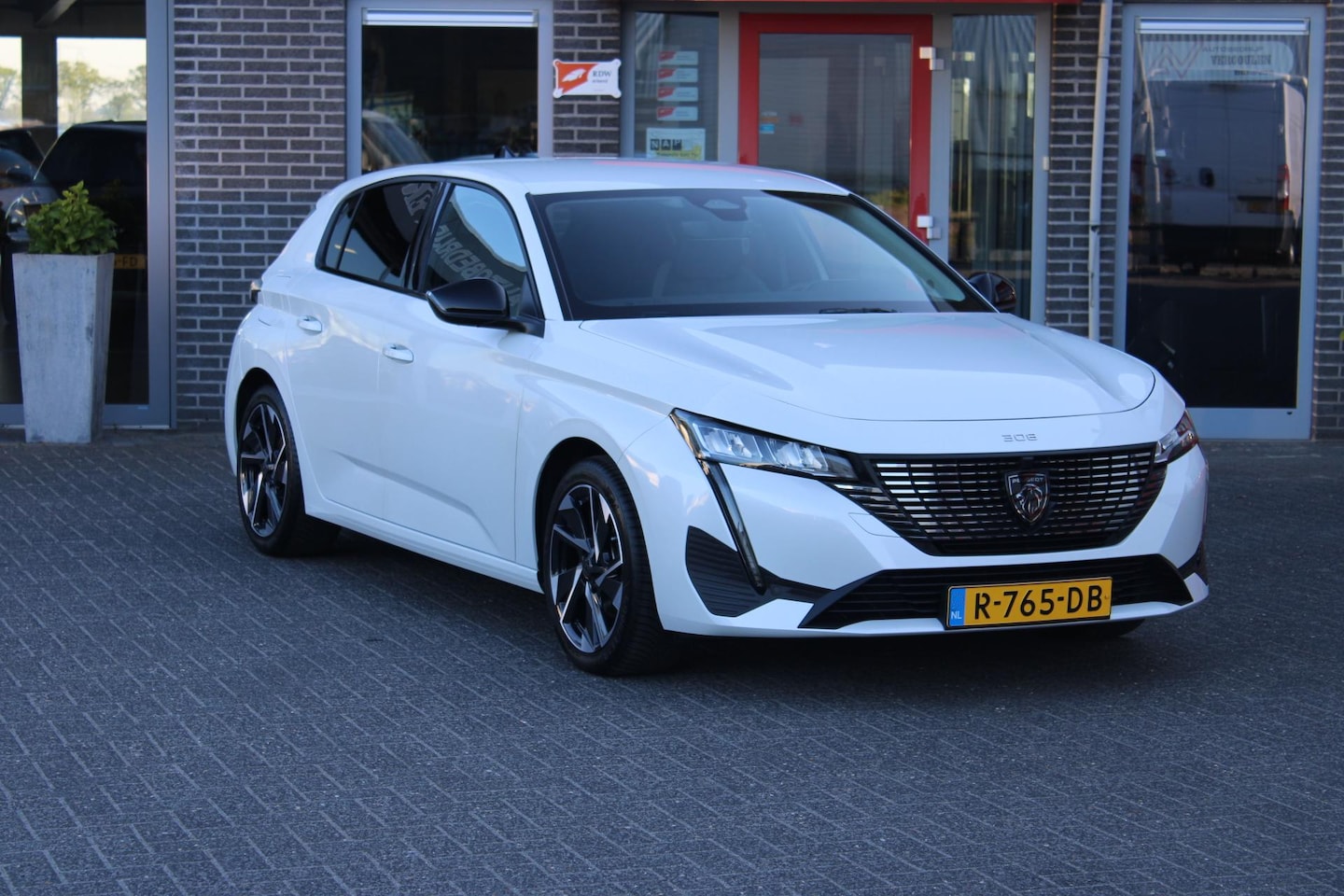 Peugeot 308 - 1.2 PureTech Allure Pack Business Adaptive/Led Incl Garantie!! - AutoWereld.nl