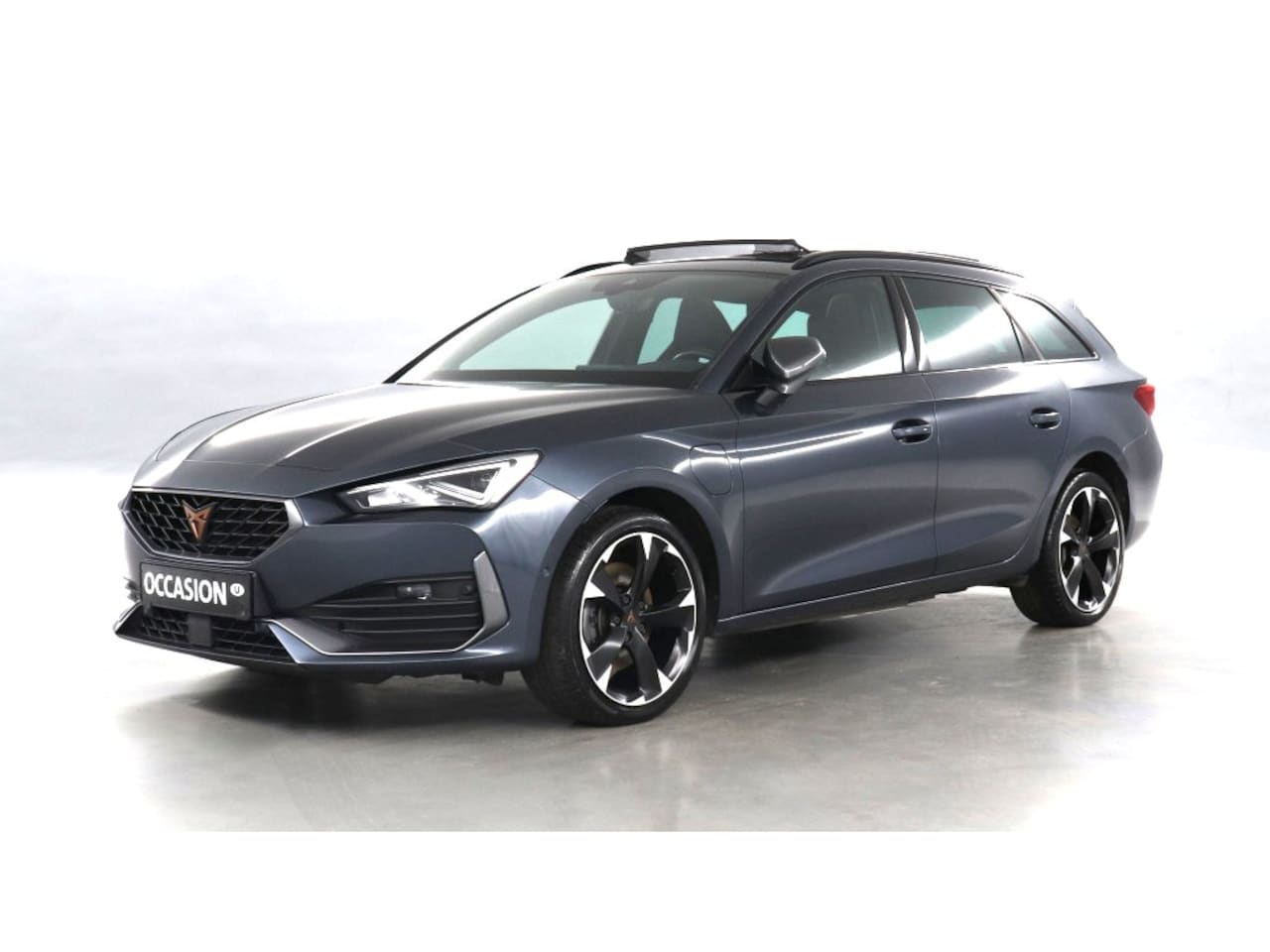 CUPRA Leon Sportstourer - 1.4 TSI eHybrid 204pk PHEV Adrenaline / Panoramadak / Navigatie / Camera - AutoWereld.nl
