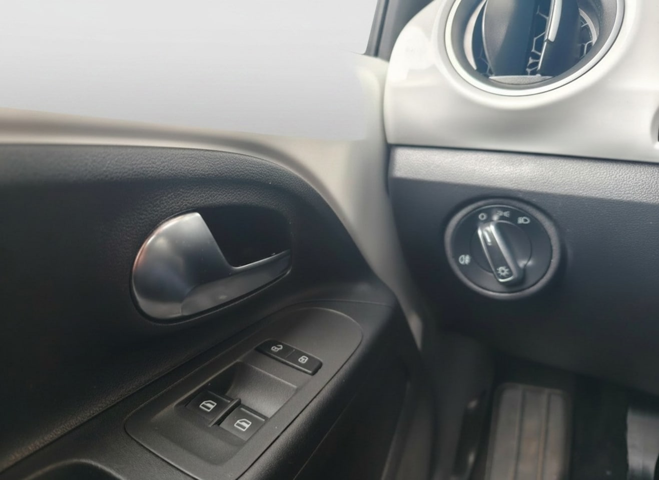 Volkswagen Up! - Club, Airco, LM, CV, EL Ramen. 1e eig