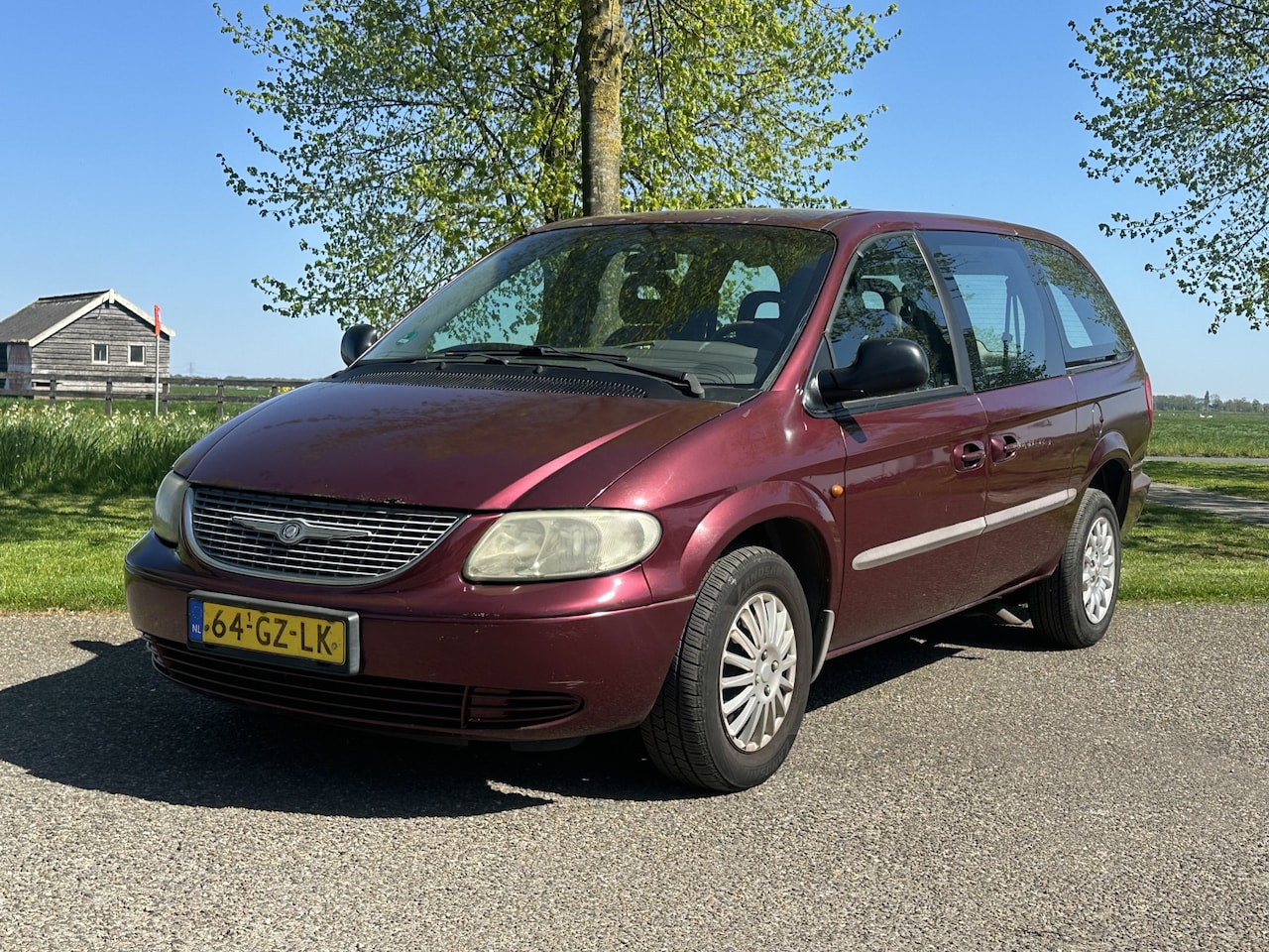 Chrysler Grand Voyager - 2.4i SE Luxe Rolstoel bus * apk 12-2026 - AutoWereld.nl