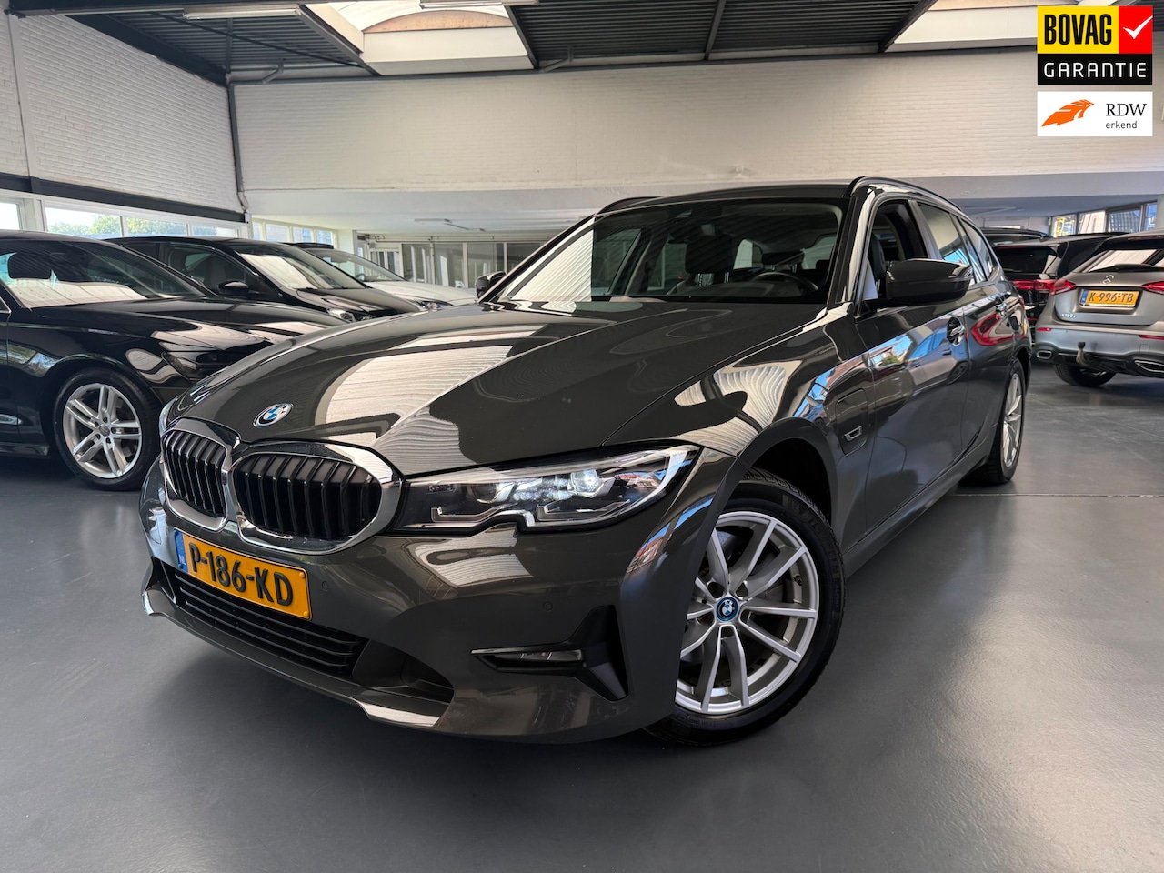 BMW 3-serie Touring - 320e Business Edition Plus 320e Business Edition Plus - AutoWereld.nl