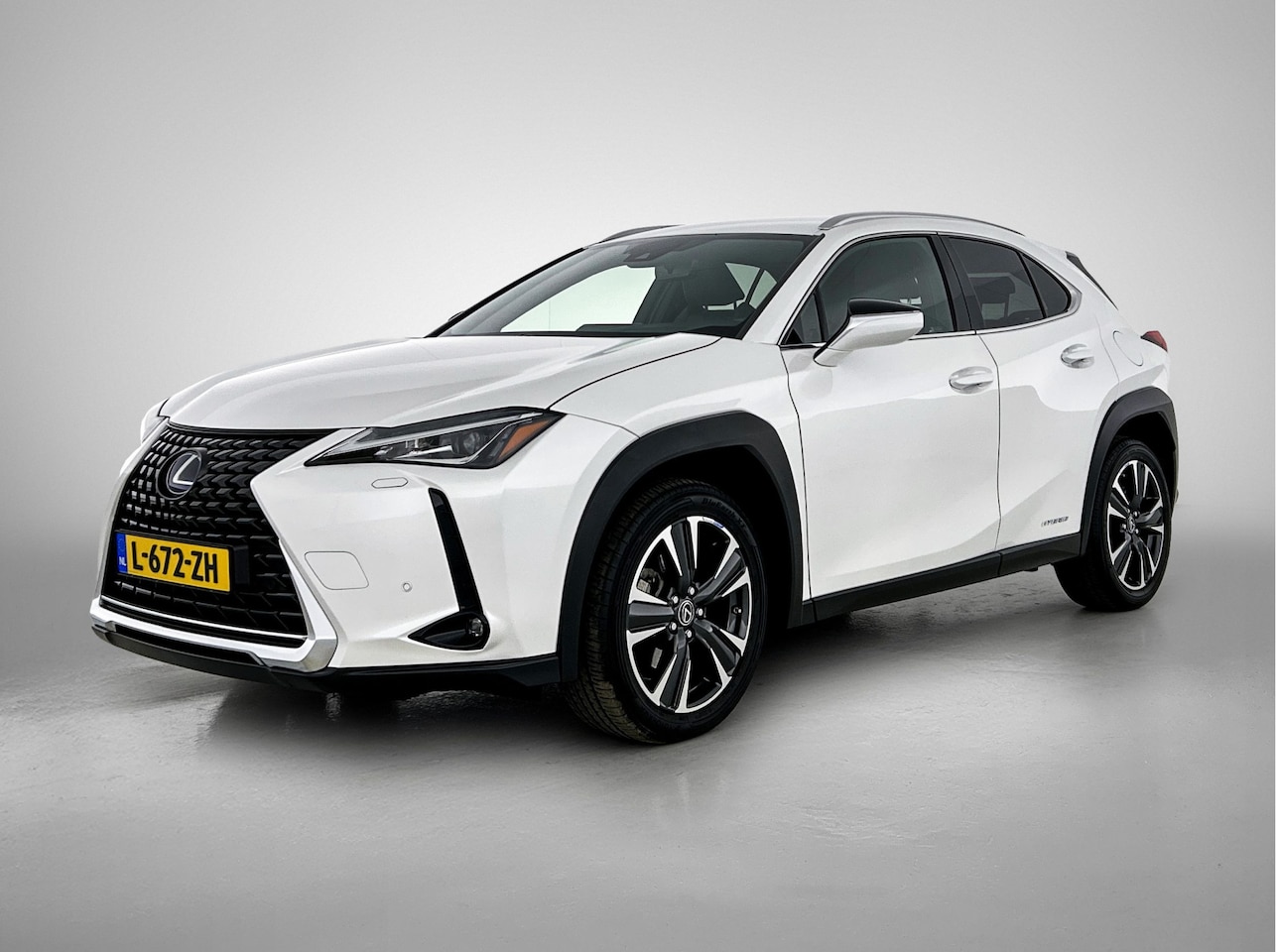 Lexus UX - 250h Business Line | Stoelverwarming | Stuurverwarming | Blind Spot Monitor | - AutoWereld.nl