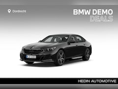 BMW 5-serie - 530e M-Sport Pro | Pano | 20" | Trekhaak | Comfortzetels | Verwacht mei | Nu 79.895,