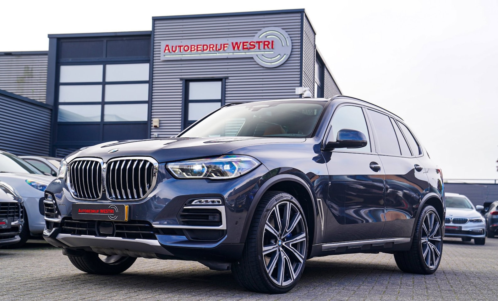 BMW X5 - XDrive40i High Executive | Skylounge Pano | Massage | LASER LED | Swarovski Krystal Pook | - AutoWereld.nl