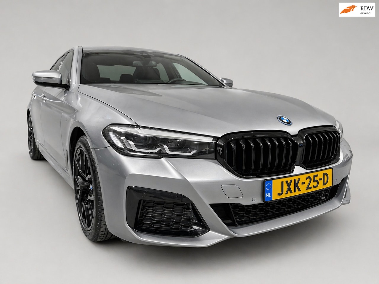 BMW 5-serie Touring - 530e Business Edition Plus M-Sport - Panoramadak - Leder - LED - Stoel en Stuurverw - Incl - AutoWereld.nl