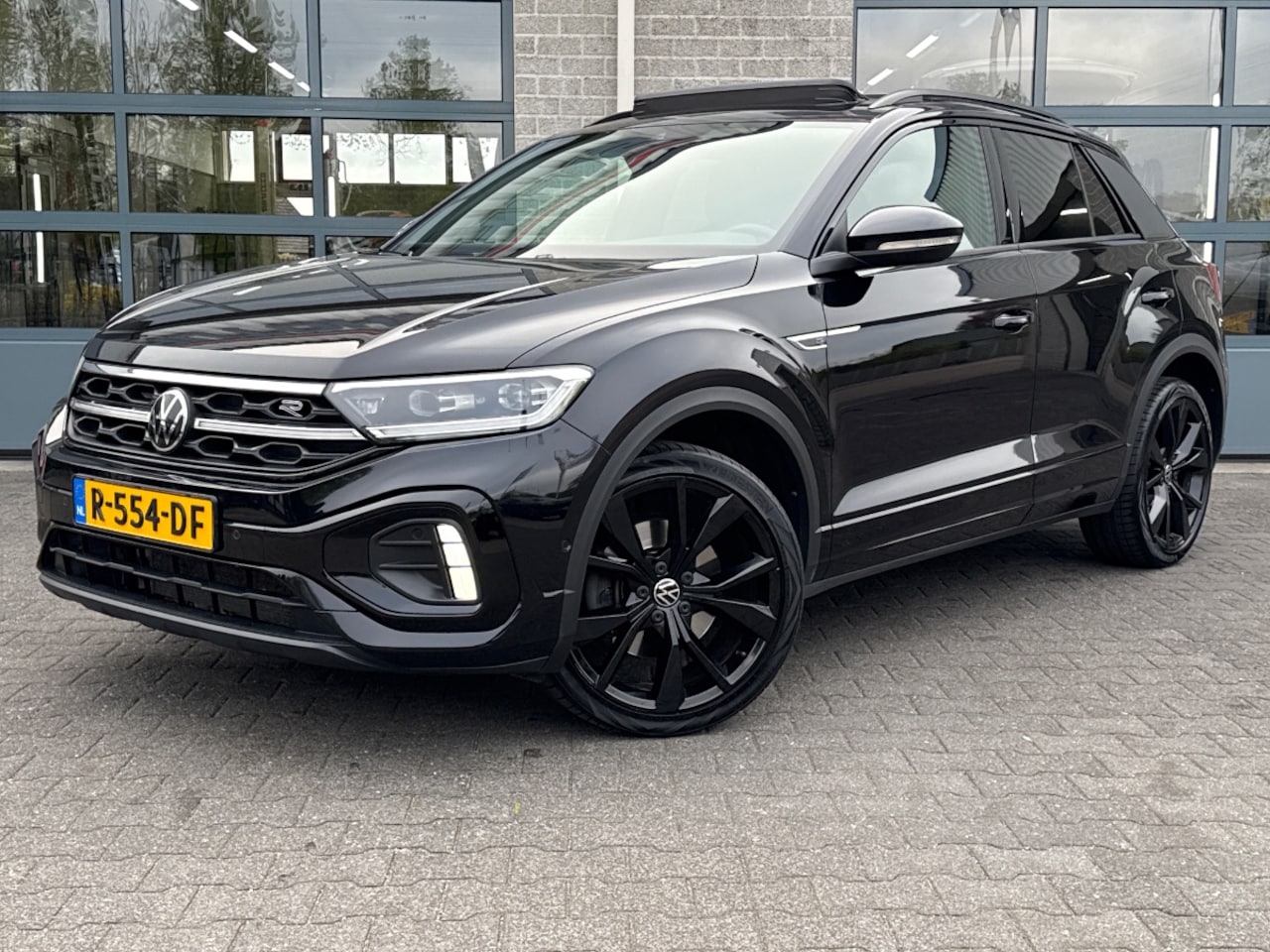 Volkswagen T-Roc - 1.5 TSI Sport Business R-LINE|BLACK STYLE|PANORAMADAK|TREKHAAK| - AutoWereld.nl