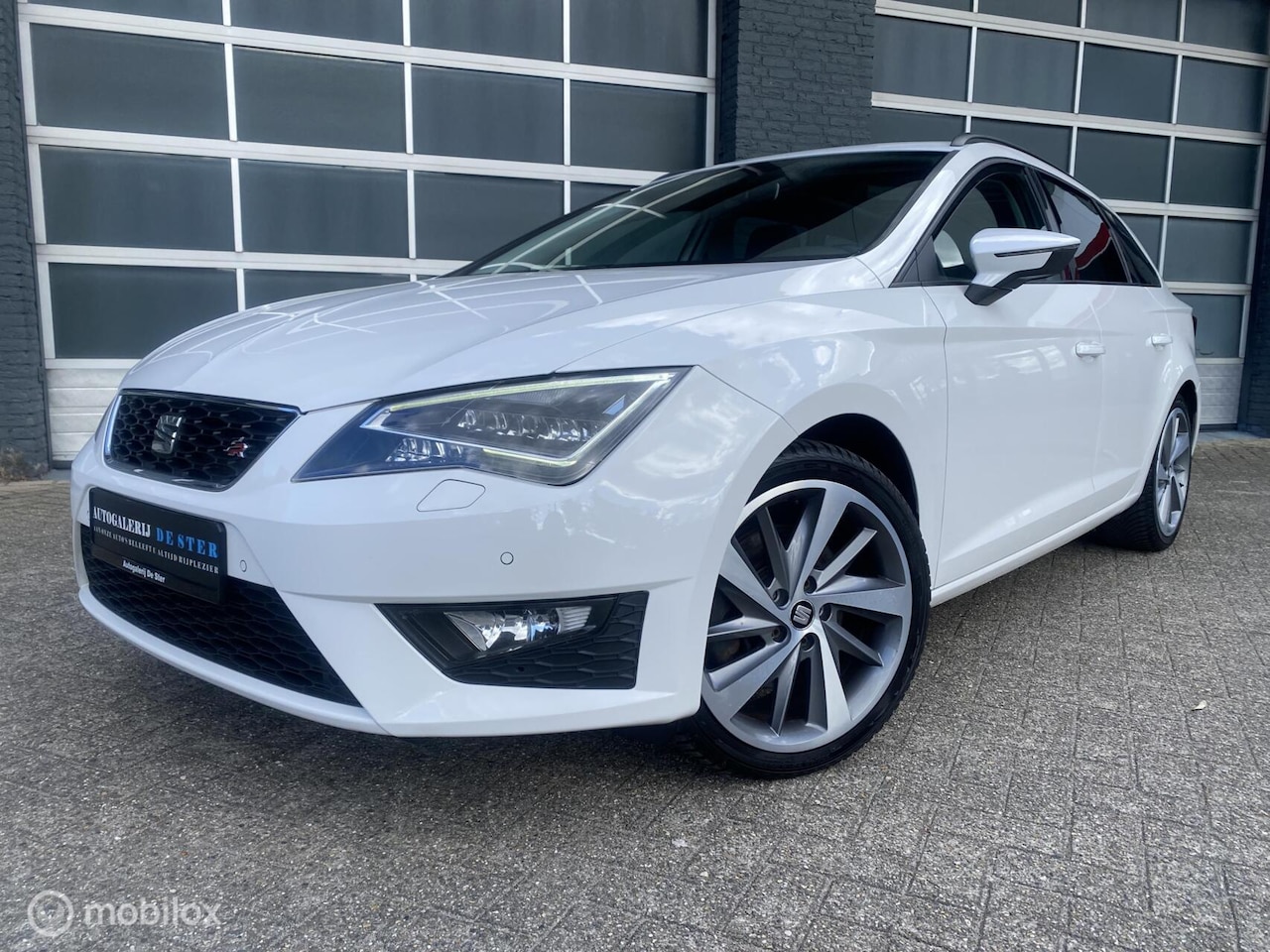 SEAT Leon ST - 1.8 TSI FR Camera/Carplay//Nav/Pano/Pdc/Xenon - AutoWereld.nl