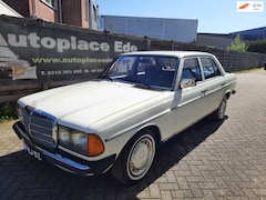 Mercedes-Benz 200-280 (W123) - 200 D NIEUW STAAT