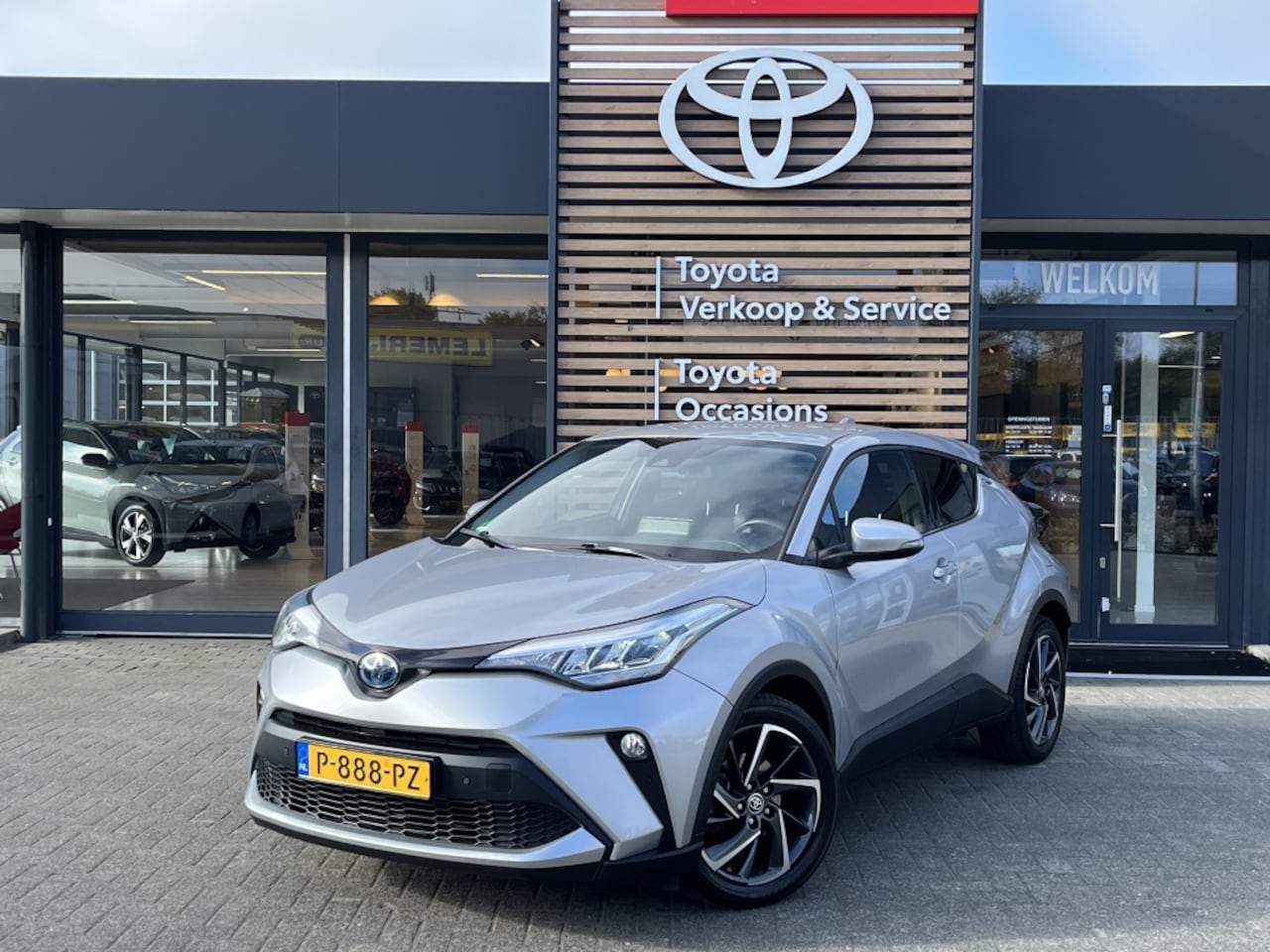 Toyota C-HR - 2.0 Hybrid Dynamic | Parkeersensoren V+A - AutoWereld.nl
