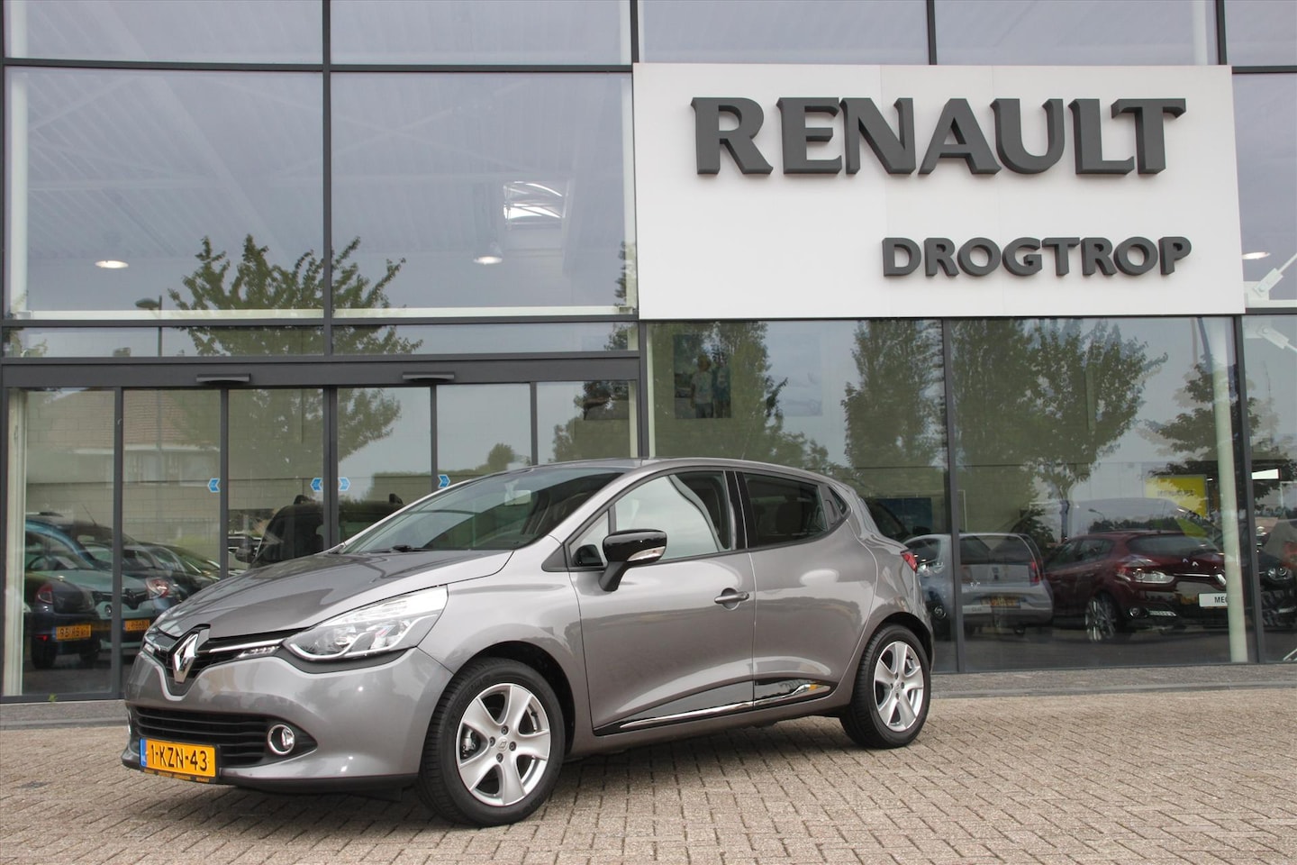 Renault Clio - 90PK-EXPRESSION PACK LUXE-137DKM-NAVI-AIRCO- - AutoWereld.nl