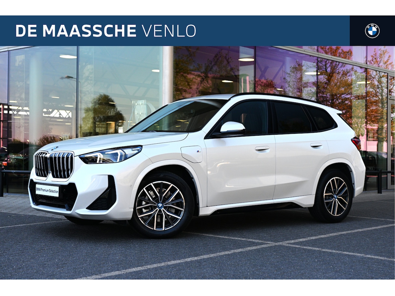 BMW X1 - xDrive25e M Sport Automaat / Sportstoelen / M Adaptief onderstel / Comfort Access / Achter - AutoWereld.nl