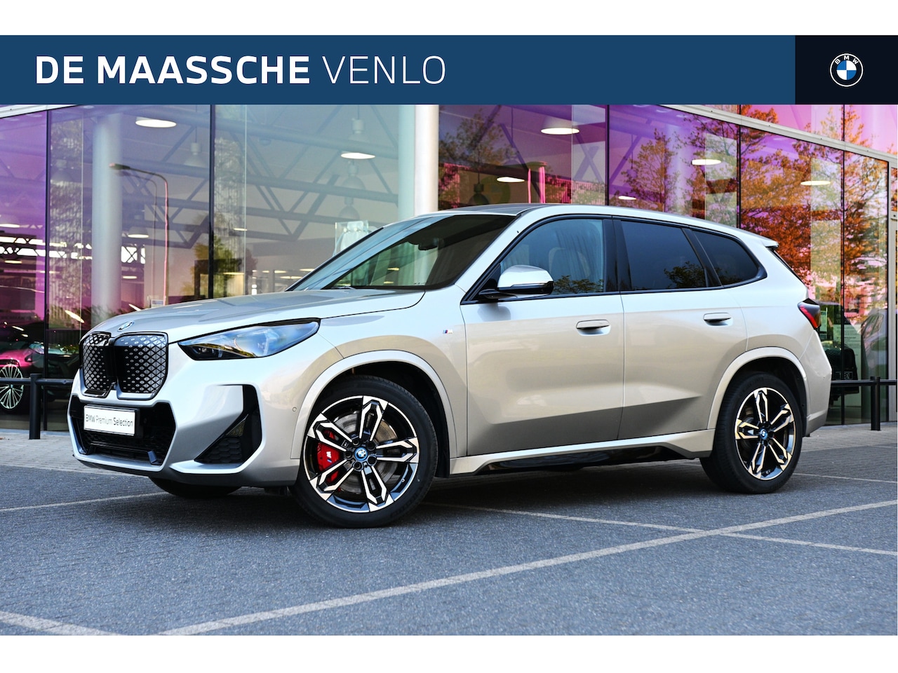 BMW iX1 - eDrive20 High Executive M Sport / Sportstoelen / Comfort Access / Head-Up / Adaptieve LED - AutoWereld.nl