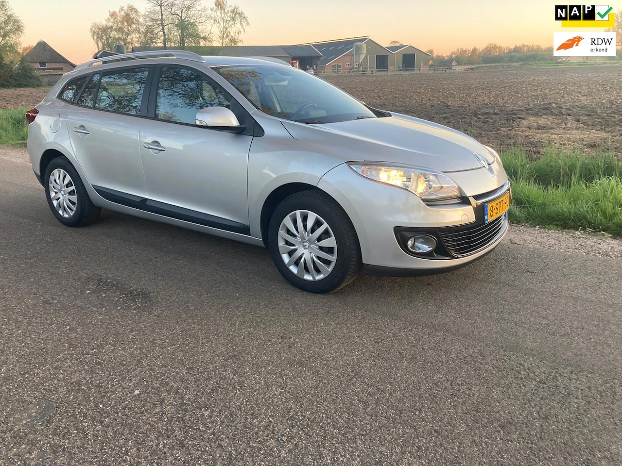 Renault Mégane Estate - 1.5 dCi Expression Navi/Clima/Cruisecontrol - AutoWereld.nl