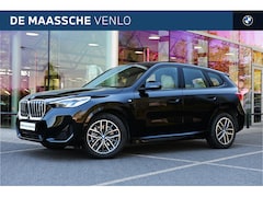 BMW iX1 - xDrive30 M Sport / Panoramadak / Sportstoelen / Achteruitrijcamera / M Adaptief onderstel