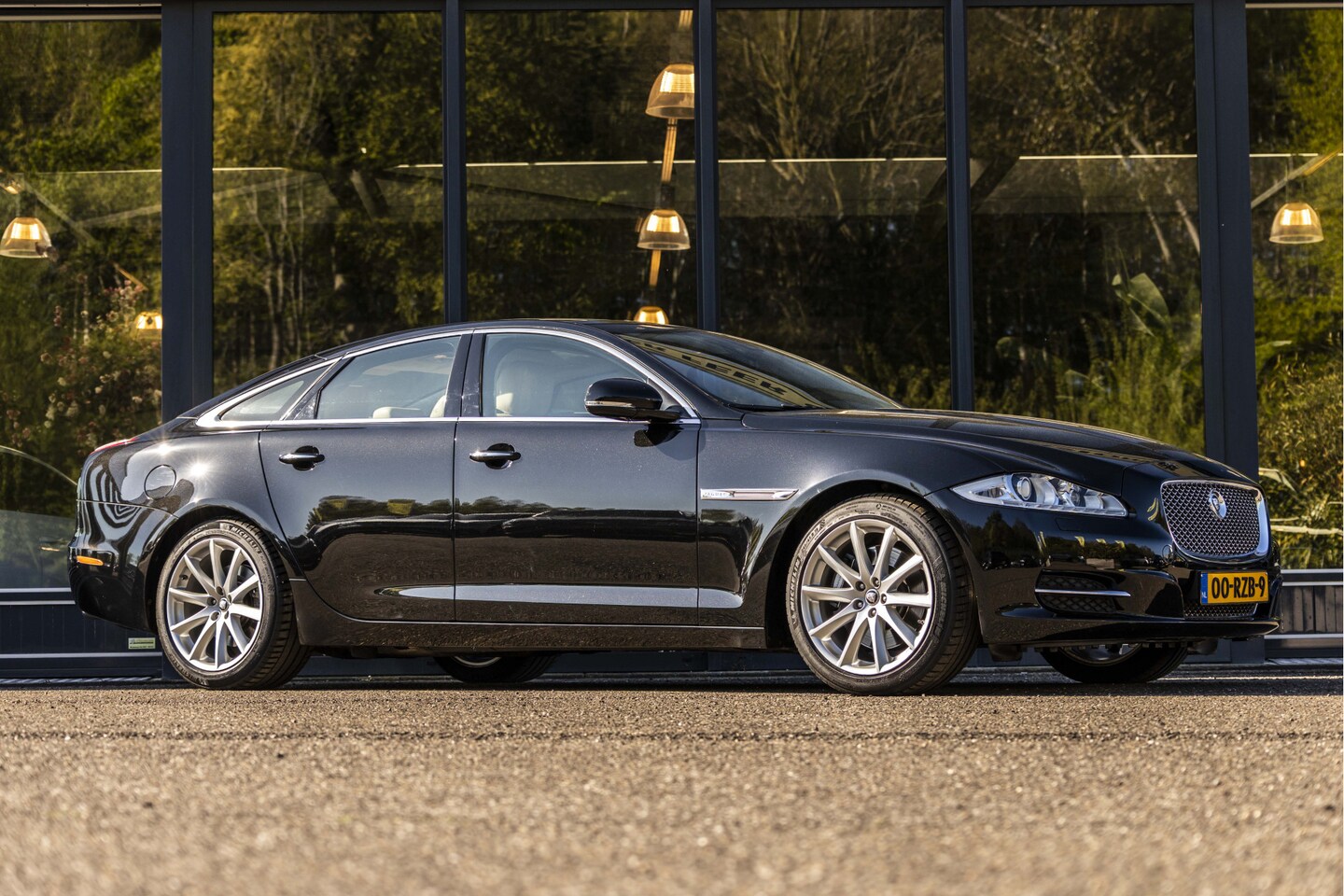 Jaguar XJ - 5.0 V8 Portfolio 5.0 V8 Portfolio - AutoWereld.nl