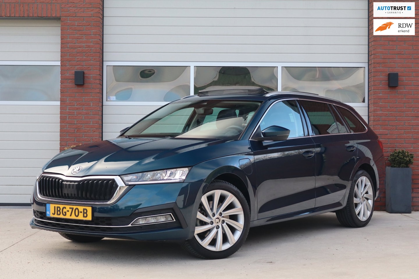 Skoda Octavia Combi - 1.4 TSI iV PHEV Business Edition - Panoramdak - Head up - Memory seats - Sfeerverlichting - AutoWereld.nl