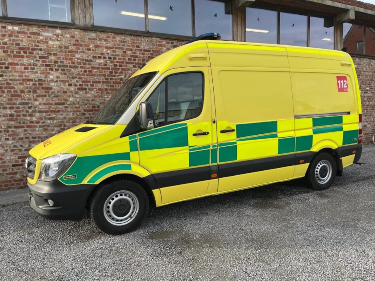 Mercedes-Benz Sprinter - L2H2 Ambulance - AutoWereld.nl