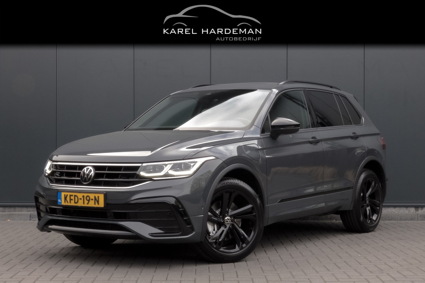 Volkswagen Tiguan - 1.4 TSI eHybrid R-Line Business+ | PANORAMADAK | TREKHAAK | STOELVERWARMING | CAMERA - AutoWereld.nl