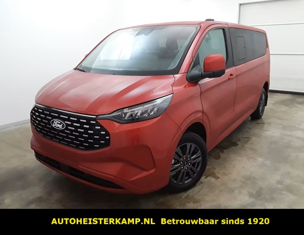 Ford Transit Custom Tourneo - 340 2.5 PHEV L2H1 Titanium 9 zitter 233 PK 53.950 inclusief BTW LED Leder Trekhaak Stuurve - AutoWereld.nl