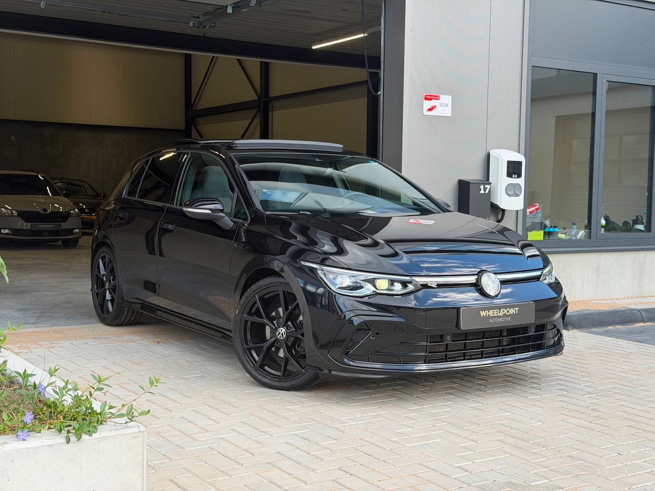 Volkswagen Golf - 1.5 eTSI R-Line|Pano|H/K|IQ|Keyless|BOMVOL! - AutoWereld.nl
