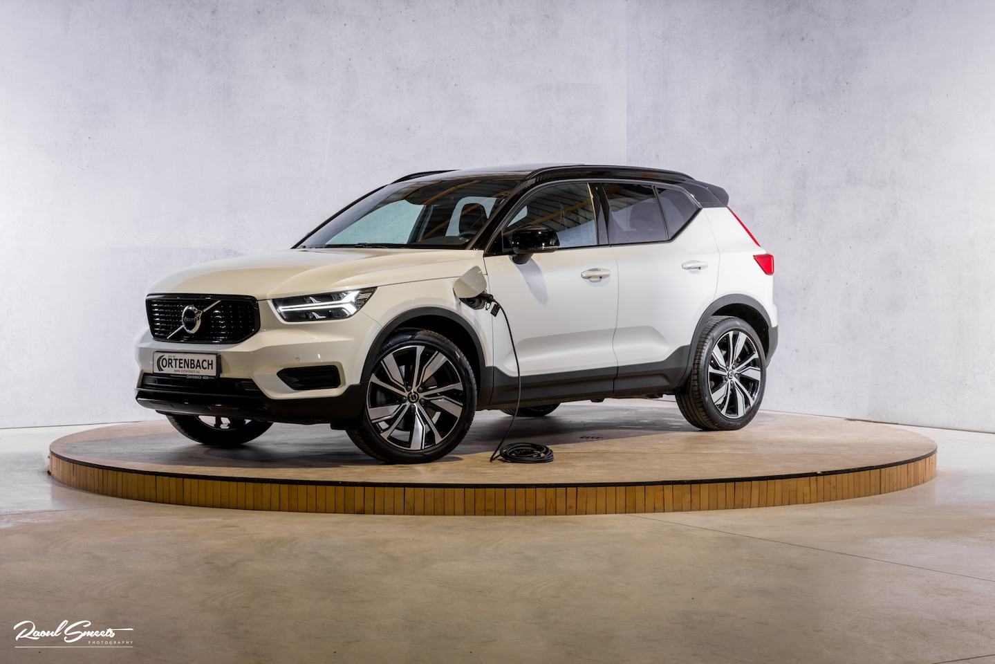 Volvo XC40 - 1.5 T5 Recharge R-Design | Panorama dak | Harman Kardon | Memory | - AutoWereld.nl