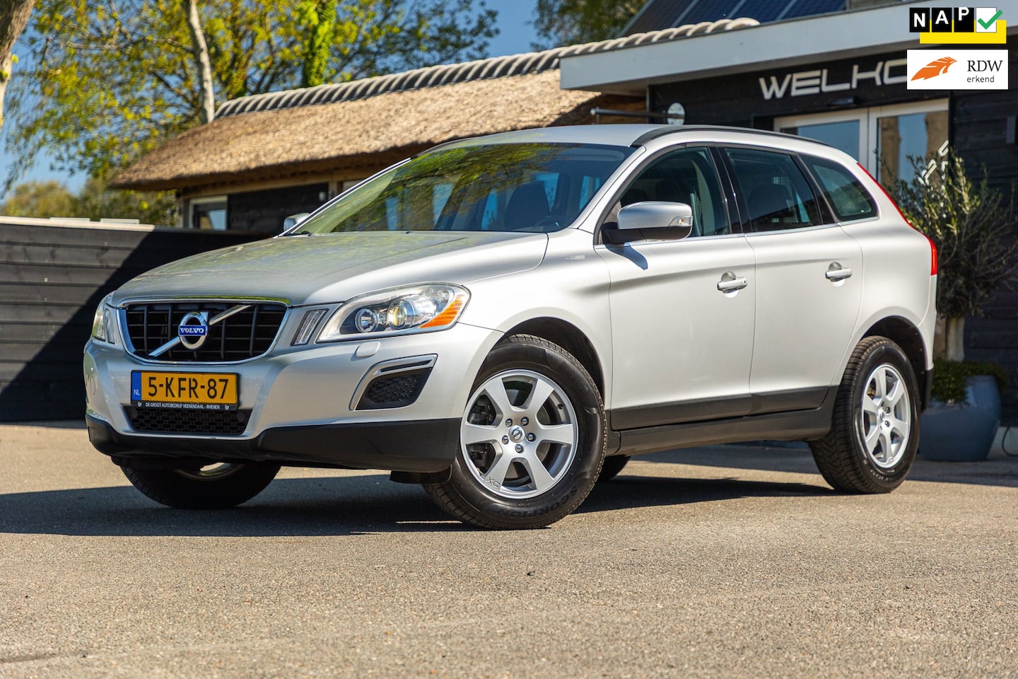 Volvo XC60 - 2.0 T5 Momentum I Nap I 17 inch I trekhaak I - AutoWereld.nl