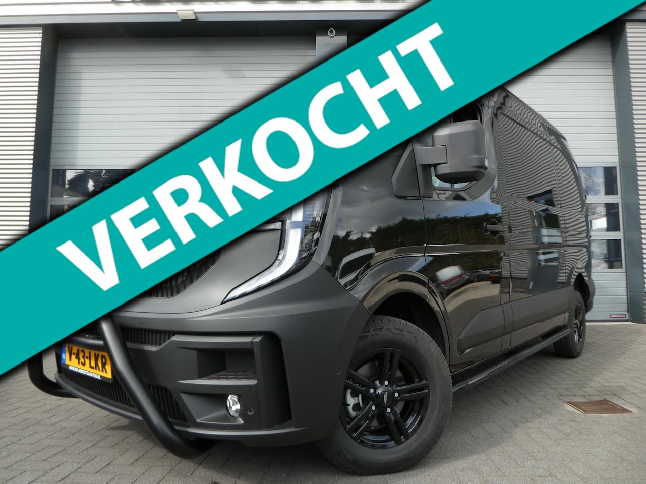 Renault Master - T35 2.0 dCi 170 L2H2 BLACK EDITION, Airco LED, Camera, Navi, PDC. - AutoWereld.nl