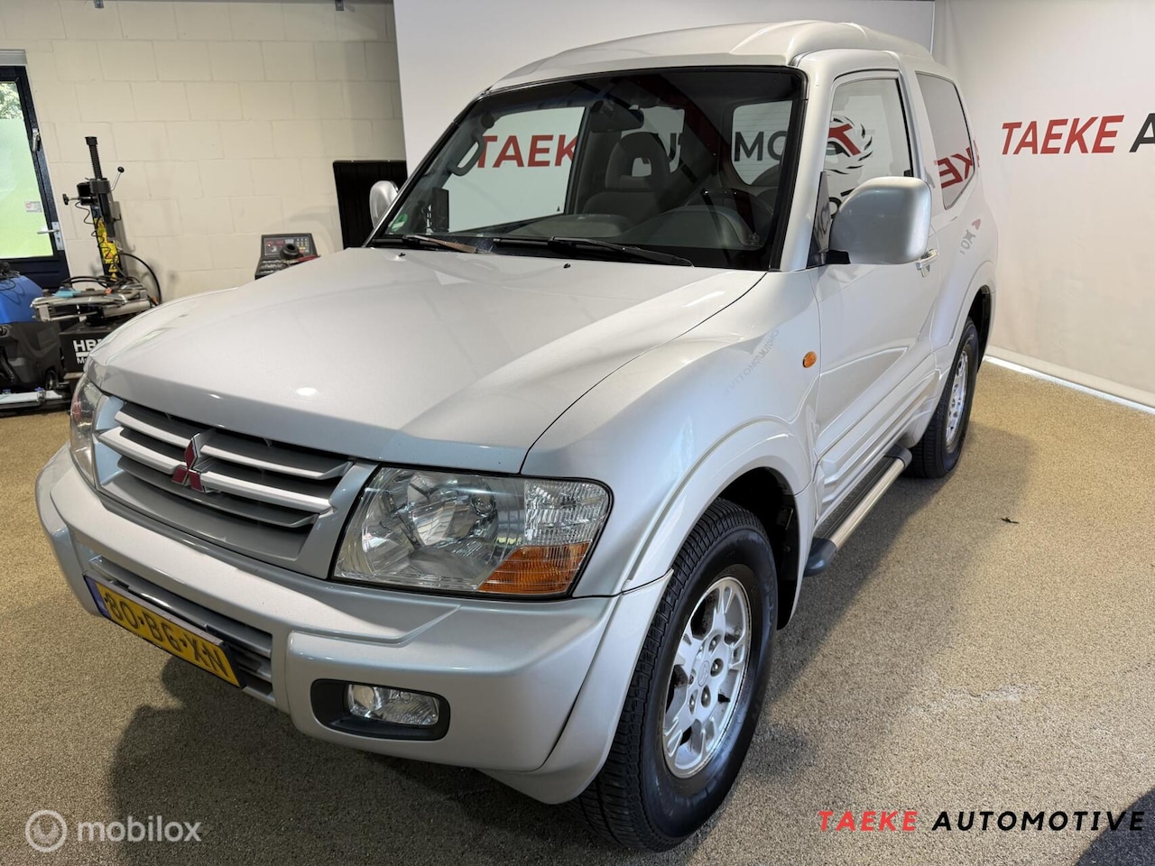 Mitsubishi Pajero - 3.2 Di-D GLS HR Automaat/Airco/1eEIG/Nap - AutoWereld.nl