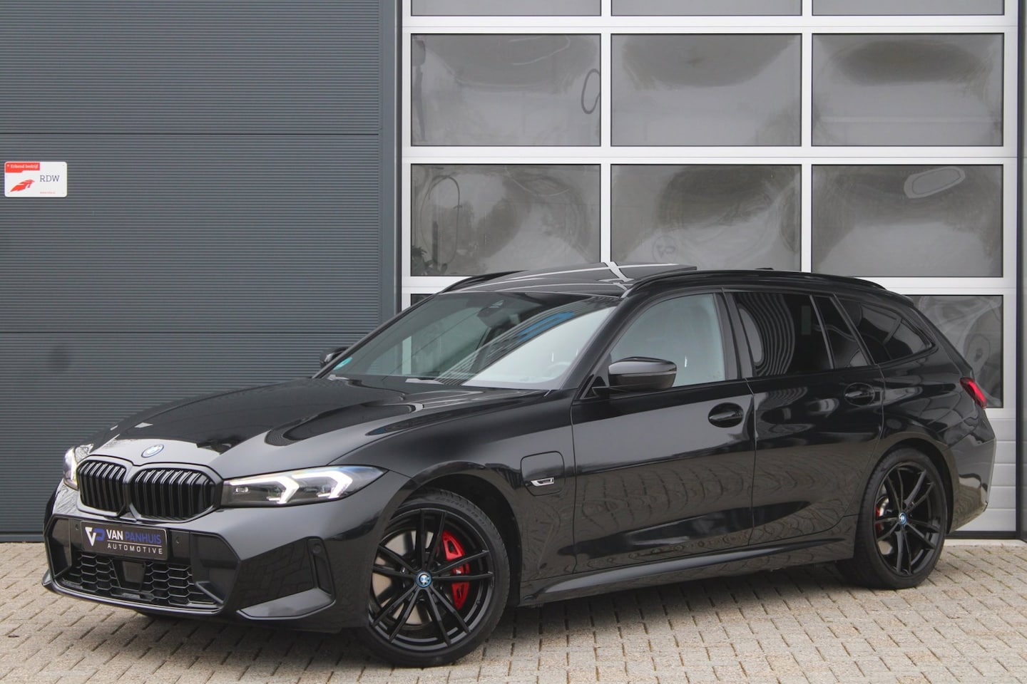 BMW 3-serie Touring - 330e M-Sport Pro | Pano | HK | ACC | Memory | HUD - AutoWereld.nl