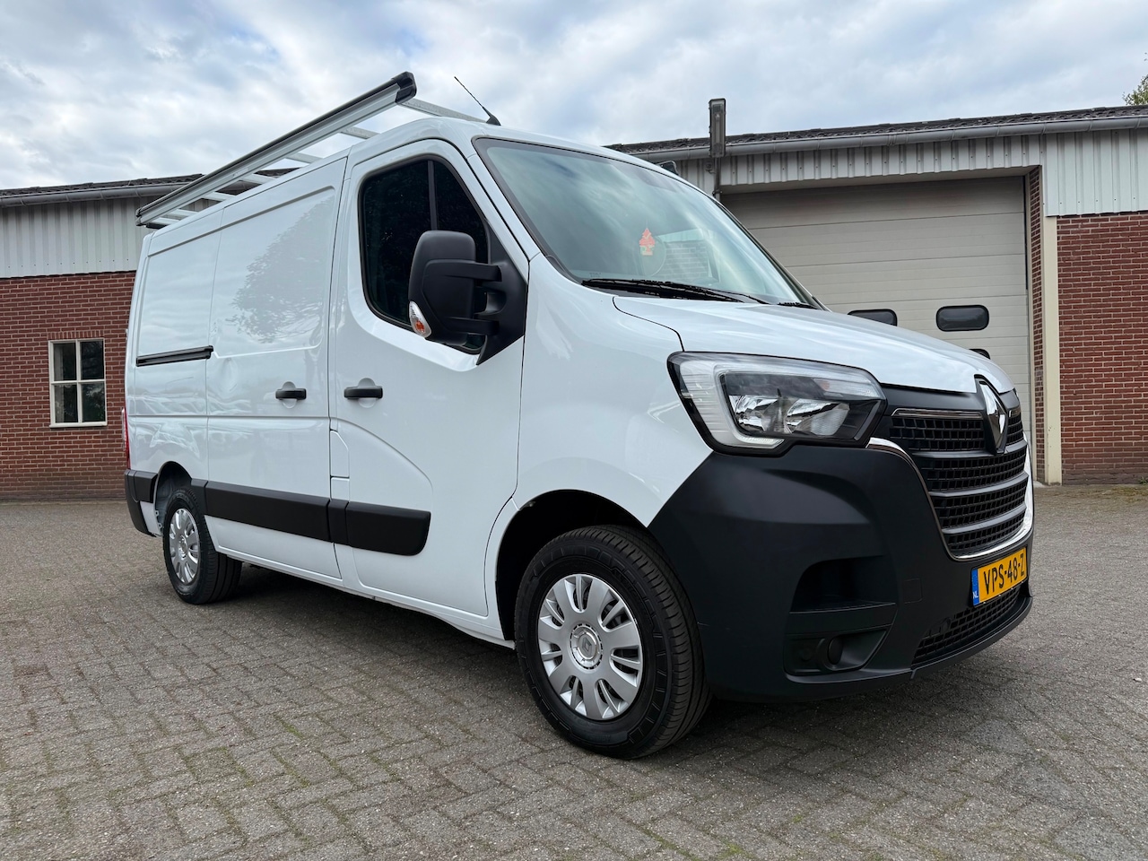 Renault Master - T28 2.3 dCi 135 L1H1 airco cruise imperiaal deurladder - AutoWereld.nl