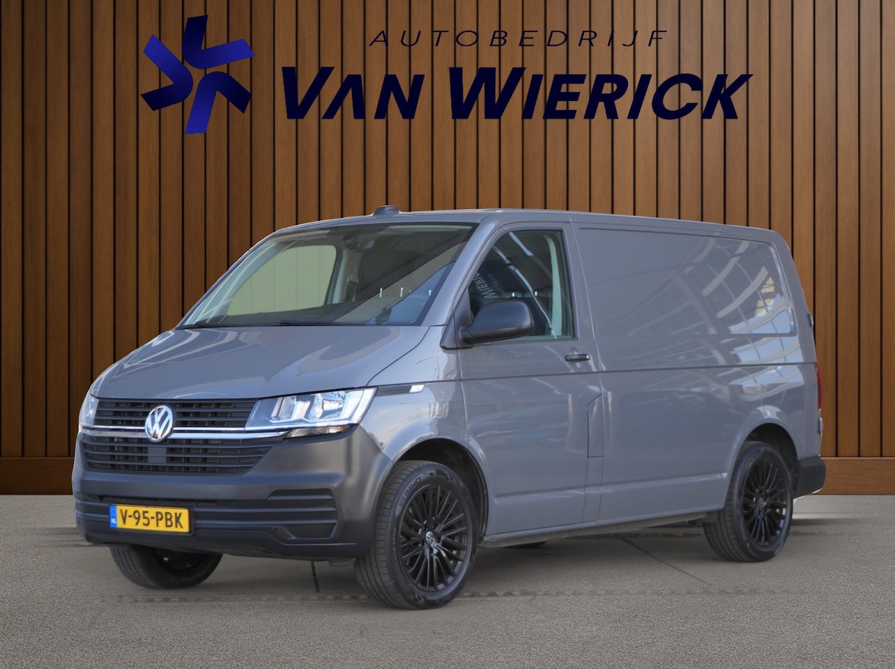 Volkswagen Transporter - 2.0 TDI L1H1 28 150PK! Automaat! | Cruise | Apple Carplay | Parkeersensoren - AutoWereld.nl