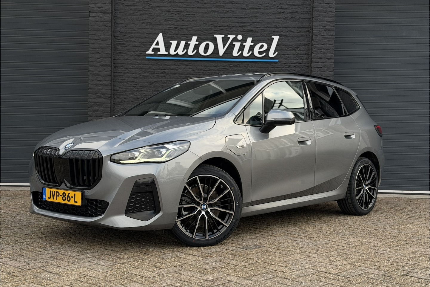BMW 2-serie Active Tourer - Act.Tourer 230e xDrive 326 PK M-Sport | Panodak | Head-up | Memory | Harman Kardon | Comfo - AutoWereld.nl