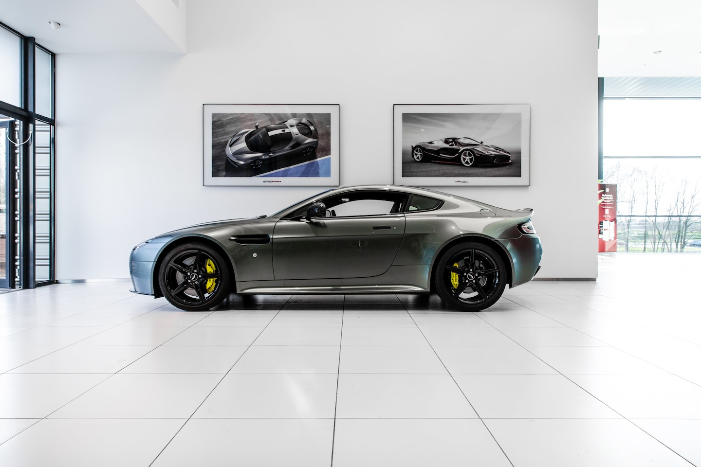 Aston Martin V8 Vantage - AMR ~Munsterhuis Sportscars~ - AutoWereld.nl